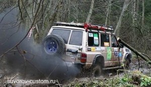 чёрный выхлоп автомобиля