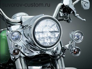 Биксеноновые линзы можно вставить в корпуса дополнительных фар на круизёре.