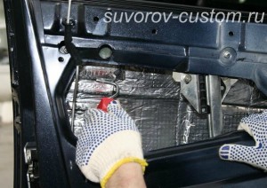 Вибро и шумоизоляция дверей машины.